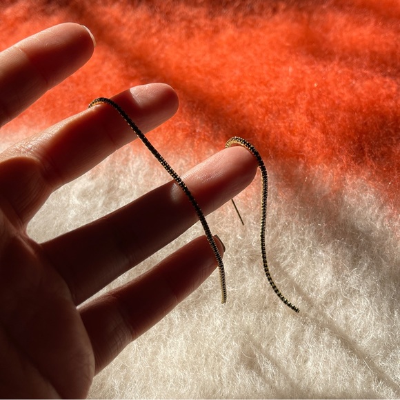 Black and Gold Thin Earrings - Picture 2 of 3